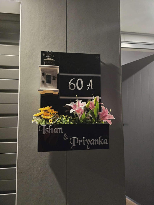 Box with Stripes Sign